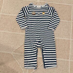 Albetta onsie size:6-12mo